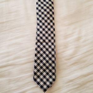 Bar lll Tie